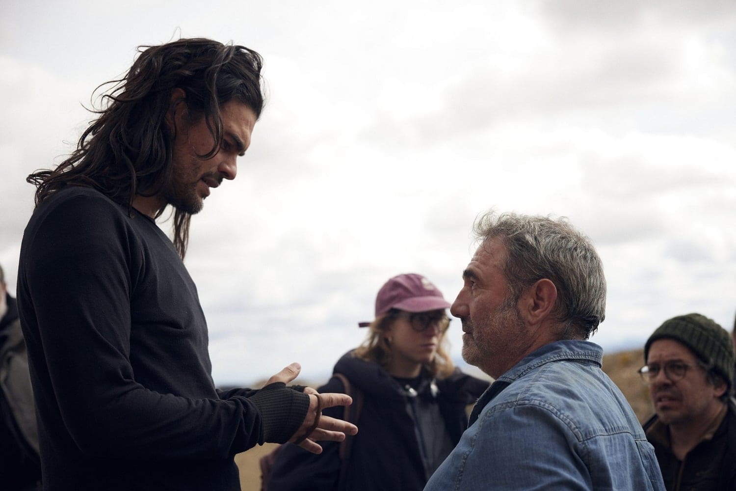 Óliver Laxe and Sergi López on the set of Sirât