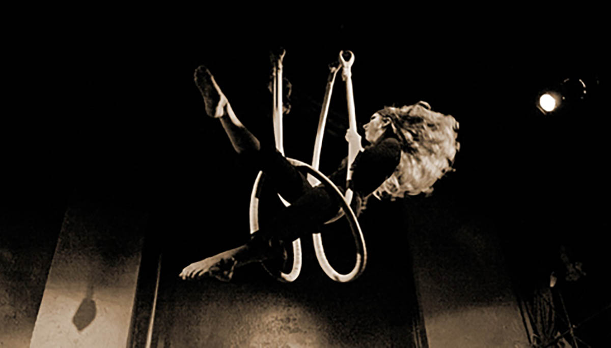 Speak Easy at Galapagos Art Space