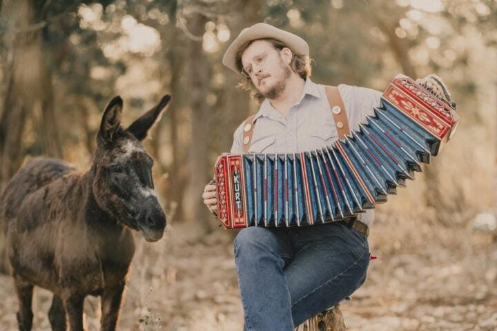 Willi Carlisle, Winged Victory